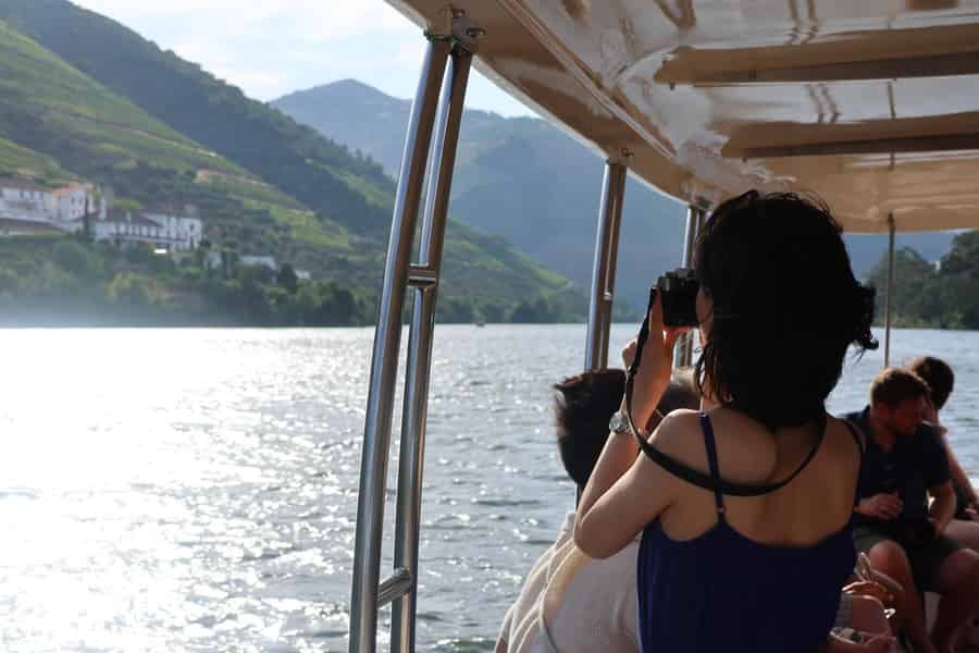 DOURO-TAL: Halbtagestour mit Brunch, Verkostungen und malerischer Bootsfahrt. Foto: GetYourGuide DOURO-TAL: Halbtagestour mit Brunch, Verkostungen und malerischer Bootsfahrt. Foto: GetYourGuide