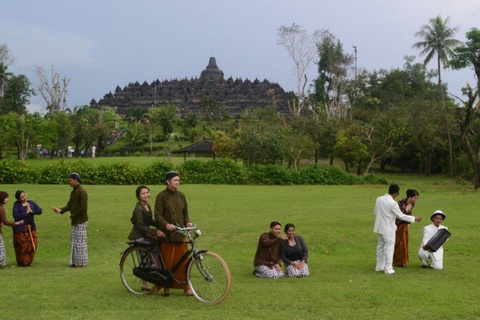 SOLUPPGÅNG VID UTSIKTSPLATS, BOROBUDUR &amp; PRAMBANAN