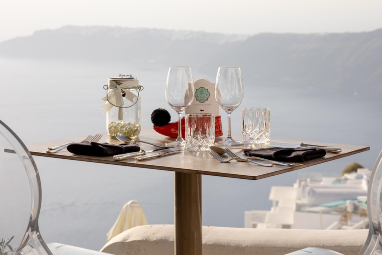 Santorini: Sunset Wine Tasting at The Athenian House
