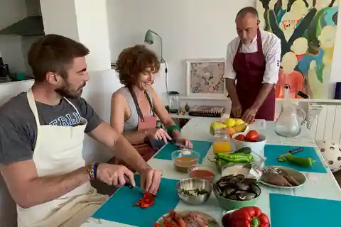 Barcelona: Paella Seafood Master Cooking Class with Sangria