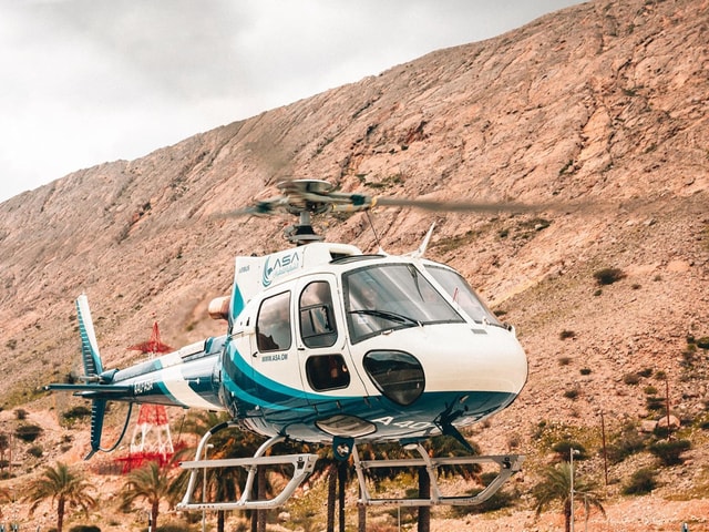 Vanuit Masqat: een spannende, schilderachtige helikoptervlucht van 15 minuten