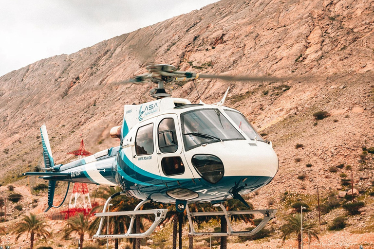 Helikoptervlucht door MuscatStadsrondleiding per helikopter in Muscat 30 minuten