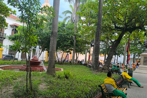 Cartagena: CITYTOUR ALL DAY, HOP ON HOP OFF AT ANY POINTCartagena: Discover emblematic places by double-decker bus