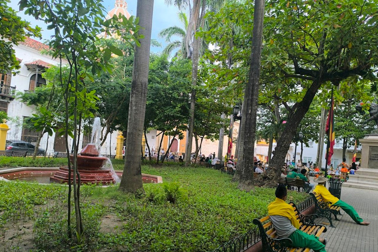 Cartagena: CITYTOUR ALL DAY, HOP ON HOP OFF AT ANY POINTCartagena: Discover emblematic places by double-decker bus