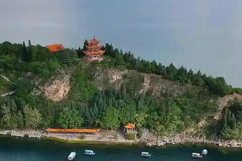 Kunming: Fuxian Lake Private Tour