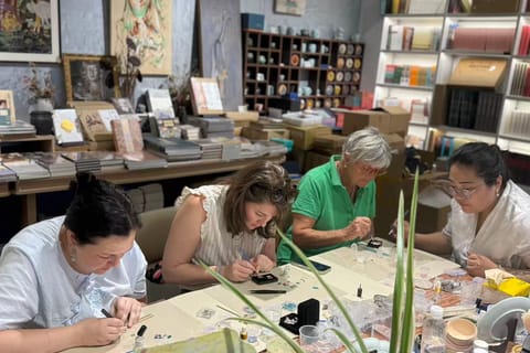 Shanghai: Mother of Pearl Jewelry & Folk Art Gallery
