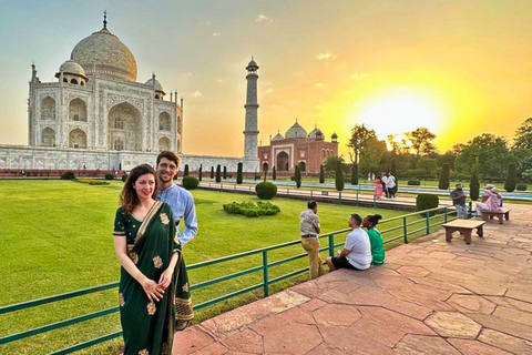 From Delhi: Taj Mahal & Agra Day Trip by Gatimaan Express 2nd Class Train with Car and Guide