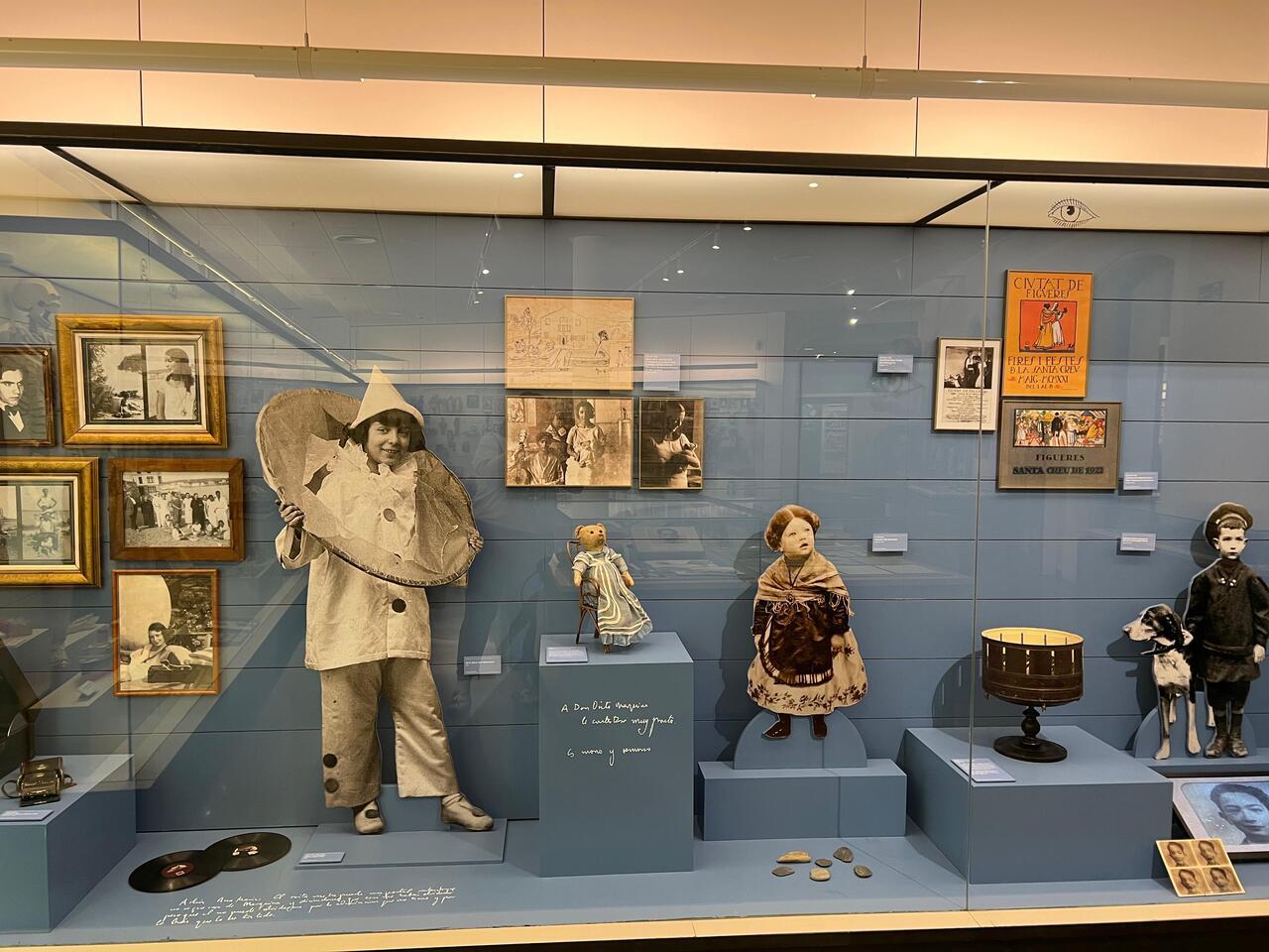 Spielzeugmuseum: Anna Maria und Salvador Dalí und García Lorcas Spielzeug.