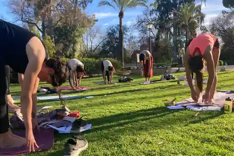 Sevilha: Aulas de Yoga em grupo Todos os níveis - em francês