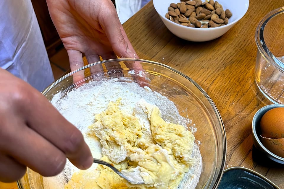 San Gimignano, "Hands in dough" Cantuccini Class - Housity