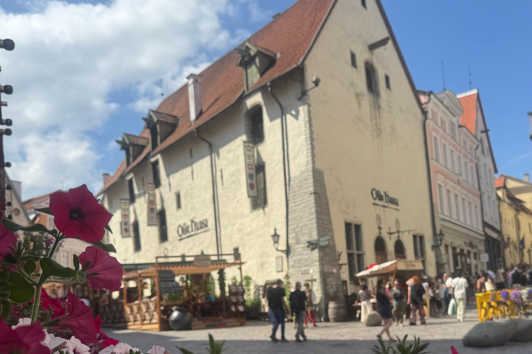 Tallinn: Old Town Evening Walking Tour with Organ Concert