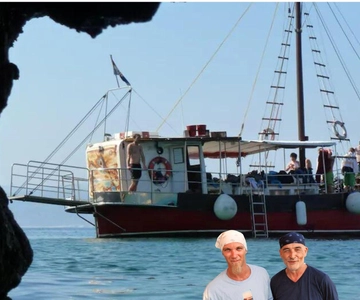 Onbewoond eiland: ontdek Plavnik met een piratenschip