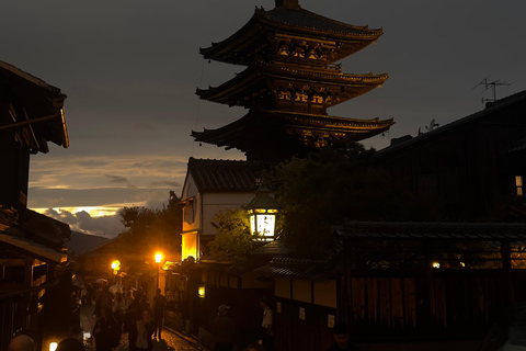 Kyoto: Higashiyama Guided Walking Tour with Kiyomizu-dera