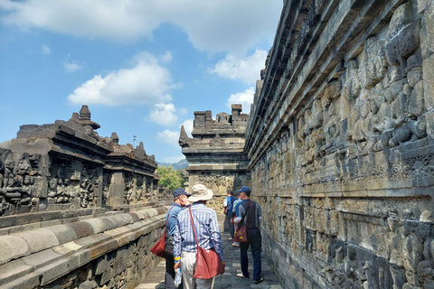 Yogyakarta: Borobudur Climb Up Halvdagsutflykt med guidad delad tur