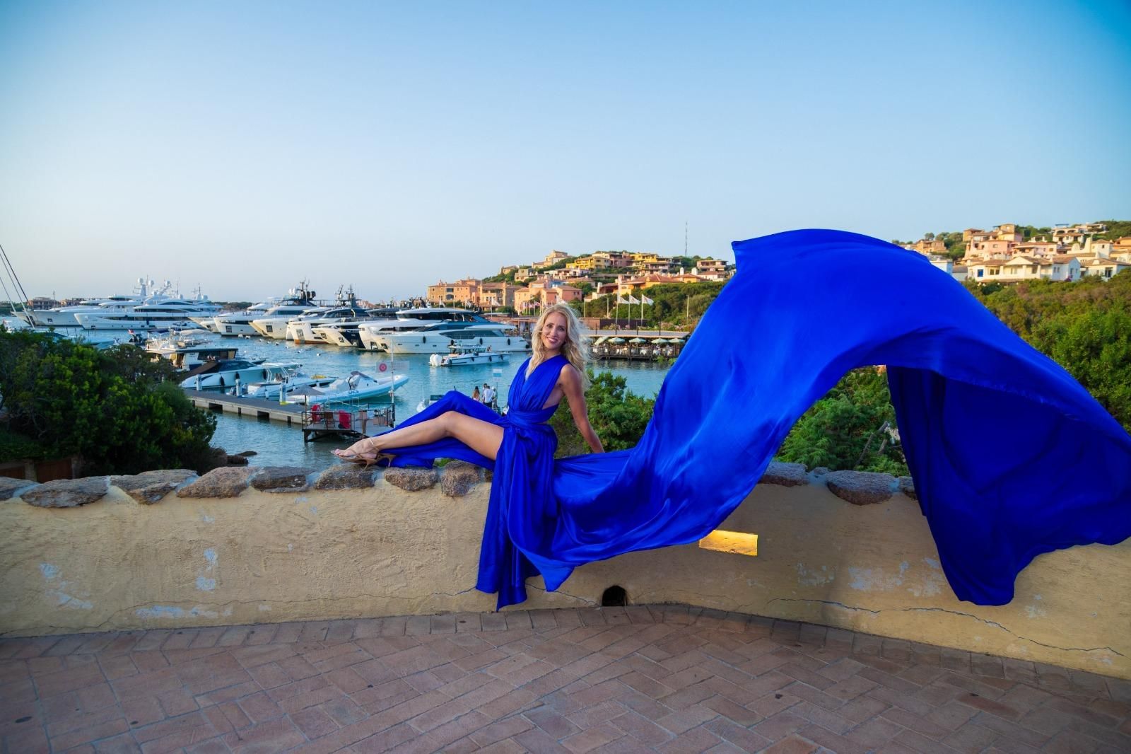 Porto Cervo, Costa Smeralda: Fotoshooting mit Flying Dress