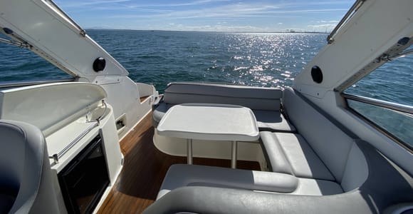 Cádiz Bay: 2-Hour Private Yacht Trip to a Beach for Up to 6