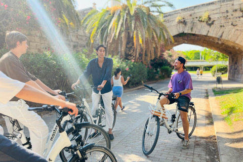 Valencia: Historic Center and City of Arts Guided Bike Tour Small Group in French