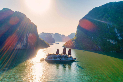 Desde Hanoi: 2D1N Bahía de Ha Long en Crucero Boutique Arcady