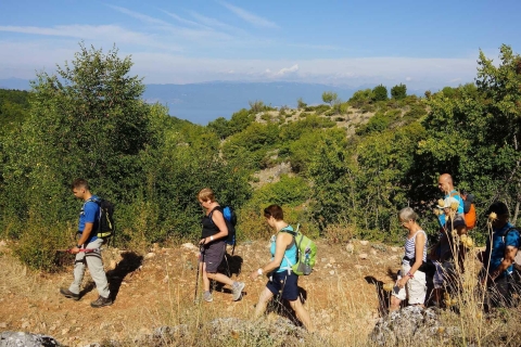 Pasea por pueblos de montaña y tardes de playa, desde Ohrid.