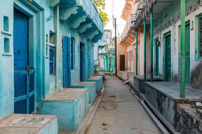 Udaipur: Heritage & Culture Walking Tour with Guide Udaipur: Heritage and Cultural Walking Tour