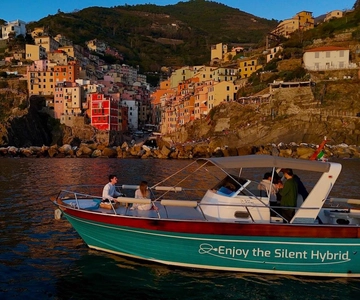 Cinque Terre: Sunset Cruise with Aperitif on Board
