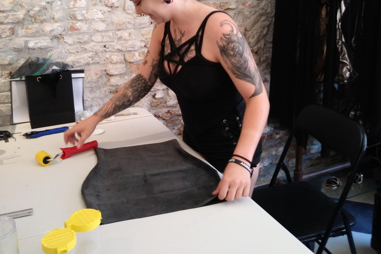 بروج: ورشة عمل ملابس اللاتكسبروج: ورشة عمل ملابس اللاتكس (خاصة)