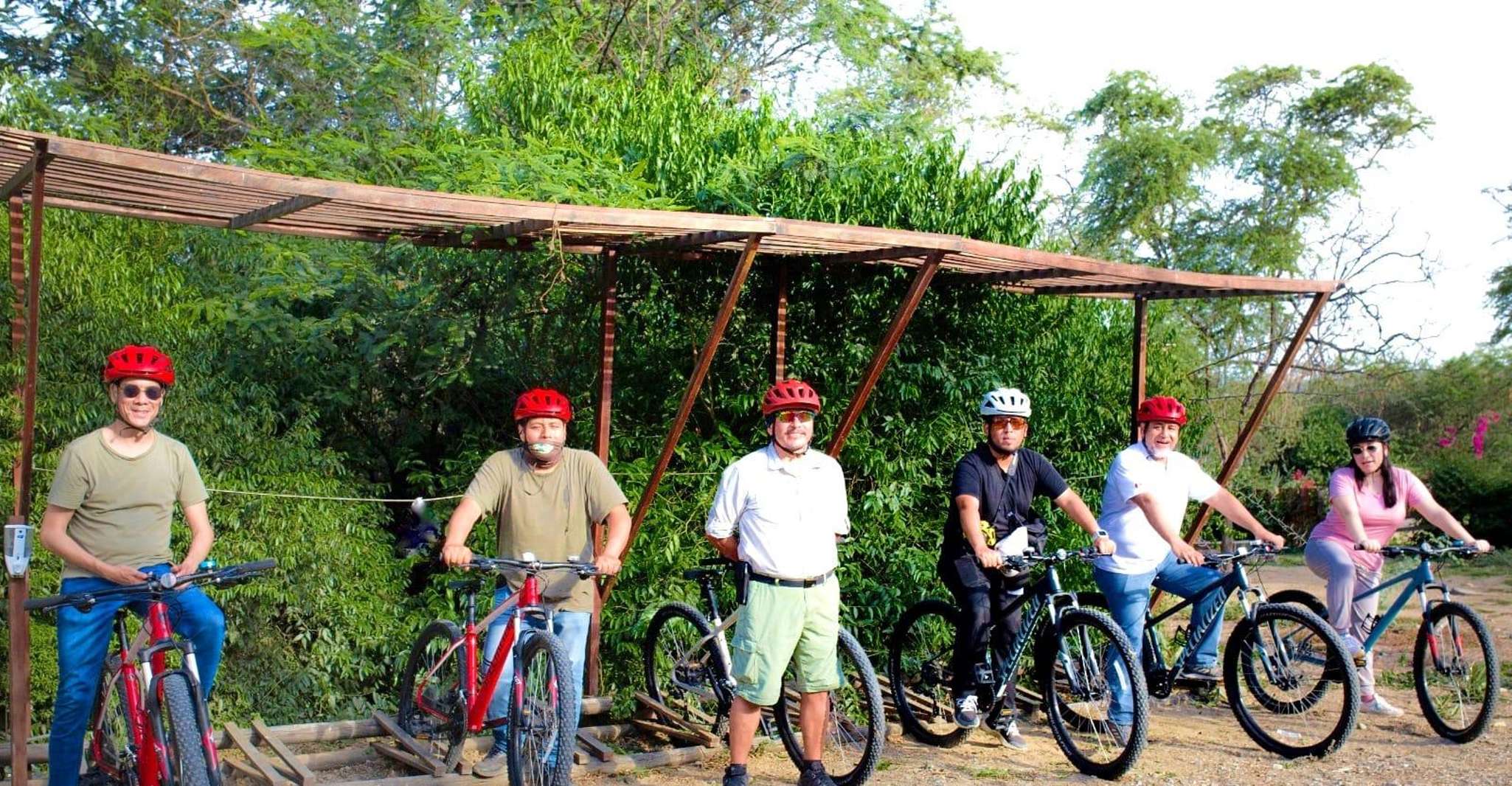 Mountain bike Specialized tour in the Pomac Forest Sanctuary - Housity