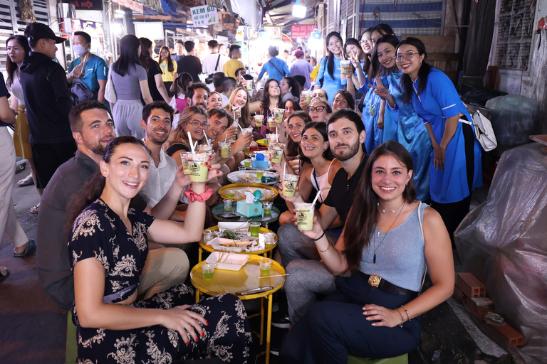 KISSTOUR| Saigón de Noche y Comida Callejera en MotoSaigón de Noche y Comida Callejera en Moto