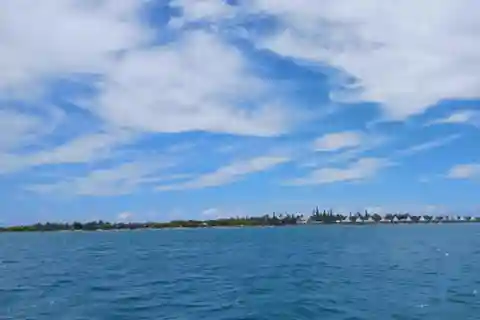 Noumea: Master Islet Roundtrip Ferry COMING ON CRUISE SHIP