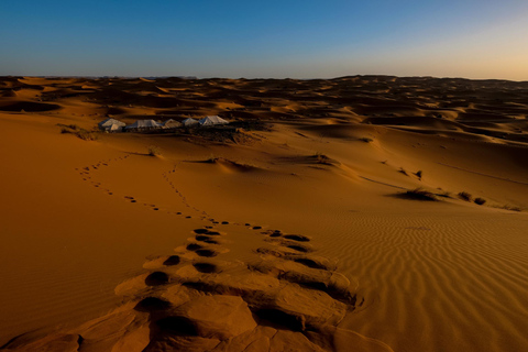 Noite no deserto Pernoite em um acampamento em SalalahNoite no Deserto Pernoite em um acampamento - 2 passageiros