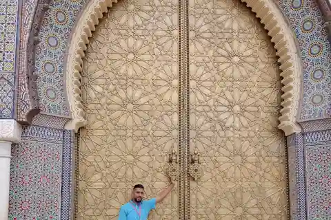 A tour with an expert guide in the old city of Fez