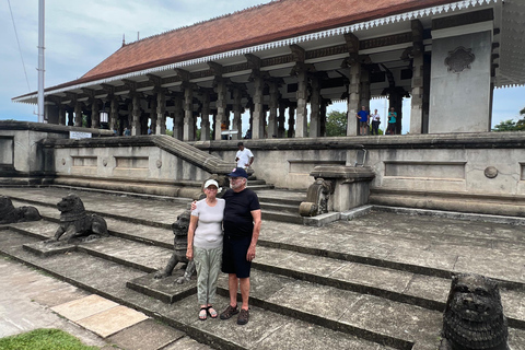 Colombo: Guided City Tuk Tuk Tour with Snacks and Transport