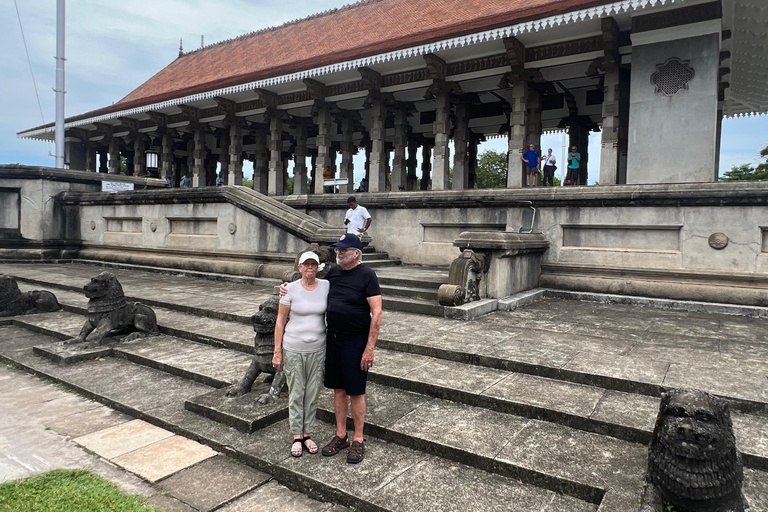 Colombo: Guided City Tuk Tuk Tour with Snacks and Transport