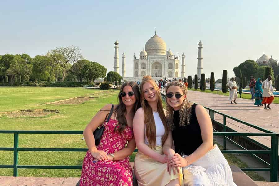 Agra: Taj Mahal Führung mit Auto und ohne Anstehen. Foto: GetYourGuide Agra: Taj Mahal Führung mit Auto und ohne Anstehen. Foto: GetYourGuide