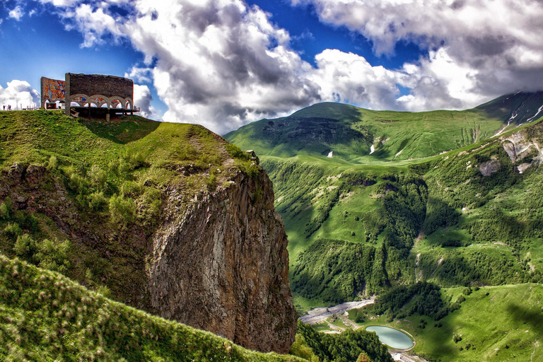 Van Tbilisi naar de omgeving van de berg Kazbek!