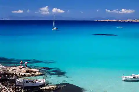 Ibiza: Formentera Bootsfahrt mit Paddeln, Schnorcheln & Mittagessen