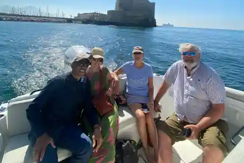 Naples Boat Tour: 2,5 tunnin risteily uintipysähdyksellä ja maisemakohteilla