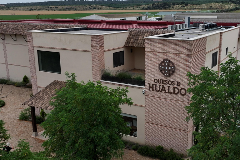 Toledo: Guided Artisan Cheese Dairy Tour with Tasting Guided Artisan Cheese Dairy Tour with Tasting (in Spanish)