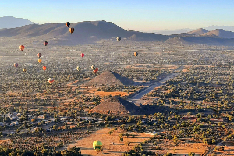 CDMX: Flyg över de imponerande pyramiderna i Teotihuacan i en varmluftsballong