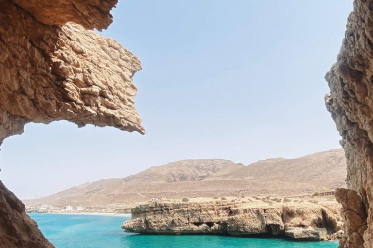 Muscat: Wadi Tiwi, Mibam, Frankincense Tree & Beach Tour