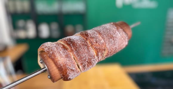 Budapest: Chimney Cake Baking Class, Flavor Choice & Drinks