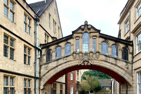 Oxford: Wycieczka po mieście i uniwersytecie z wstępem do college&#039;u w cenieOxford: The Best Bits of Oxford Walking Tour - Przewodnik lokalny.