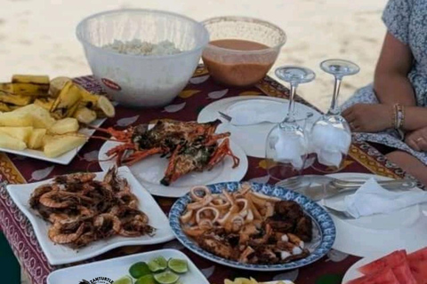 From Nungwi/Kendwa: Safari Blue Trip with Lunch & Sandbank