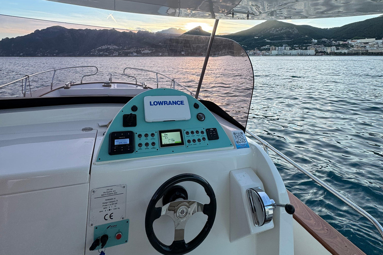 Private Amalfi Coast Boat Tour by boat with Aperitif & snack Private Amalfi Coast Boat Tour by Gozzo with Skipper & Drink
