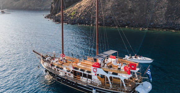 Santorini Port: Cruise to Volcano, Hot Springs & Thirassia