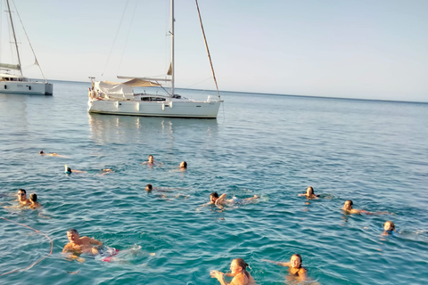 Denia: Katamarantur med Cova Tallada och badstoppDenia: Katamarantur i Cova Tallada och badstopp