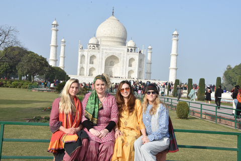 Depuis Delhi : lever de soleil sur le Taj Mahal, visite du fort d'Agra et du Baby TajDepuis Delhi : Circuit avec voiture + chauffeur + guide