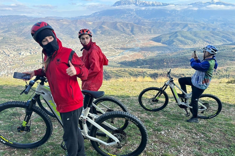 Berat: Elektrische fietstour met lunch