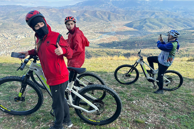 Berat: Elektrische fietstour met lunch