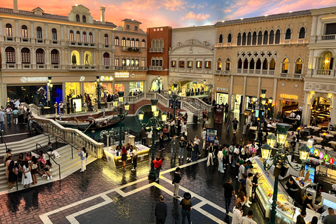 Las Vegas: Strip Walking Tour With Local Guide & Tips Las Vegas: Private Strip Tour With Local & Smart Planning